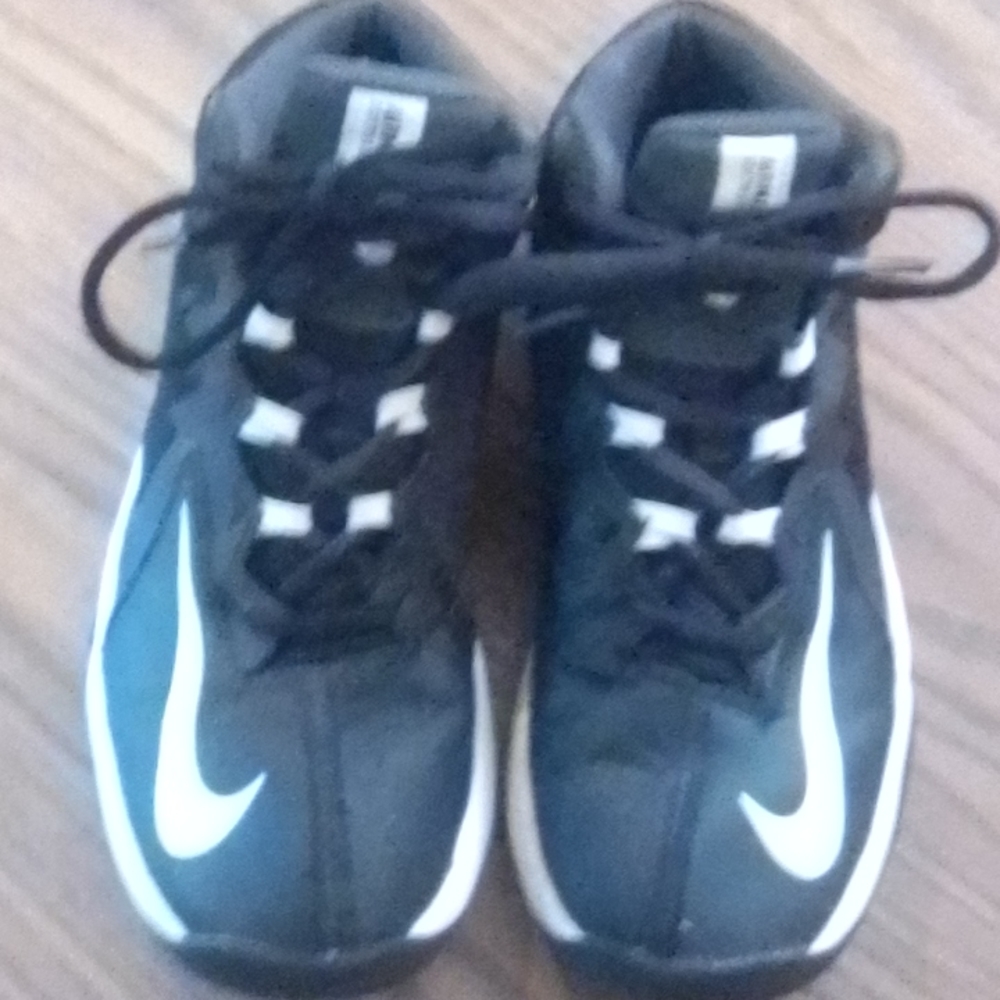 Boys Nike's Black Size 4.5Y
